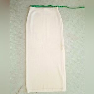 NWOT St. John Collection. Cream Santana Knit Long Pencil Skirt. Size 2.